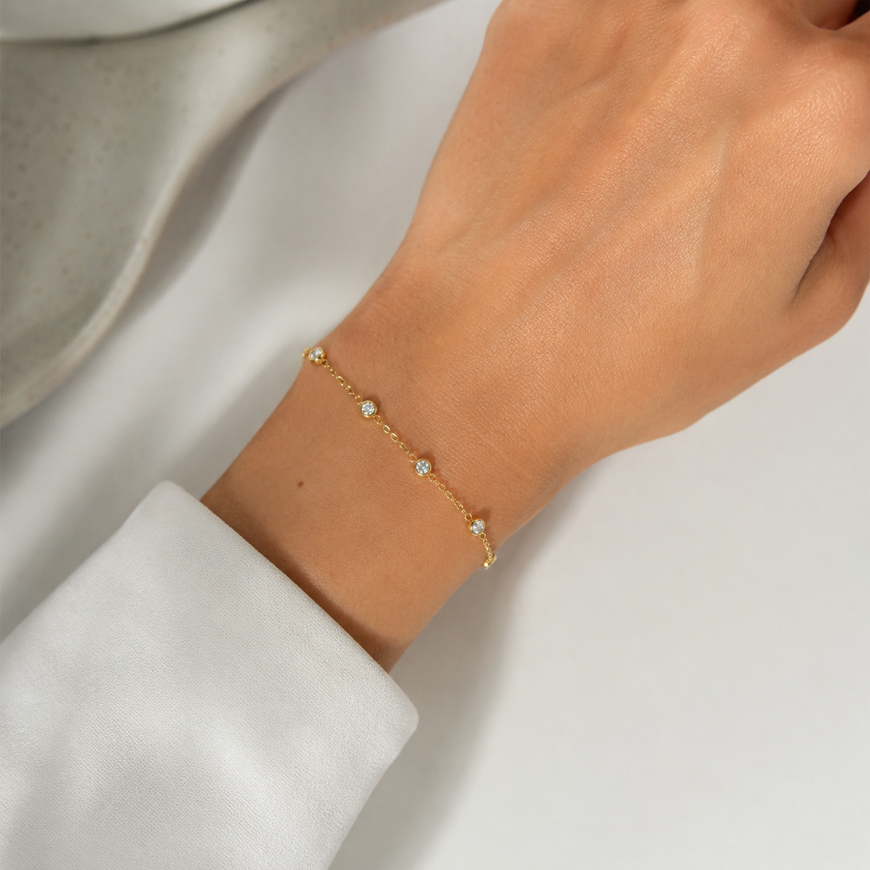 MINIMALISTISCHES ZIRKON-CHARM-ARMBAND | 18K VERGOLDET