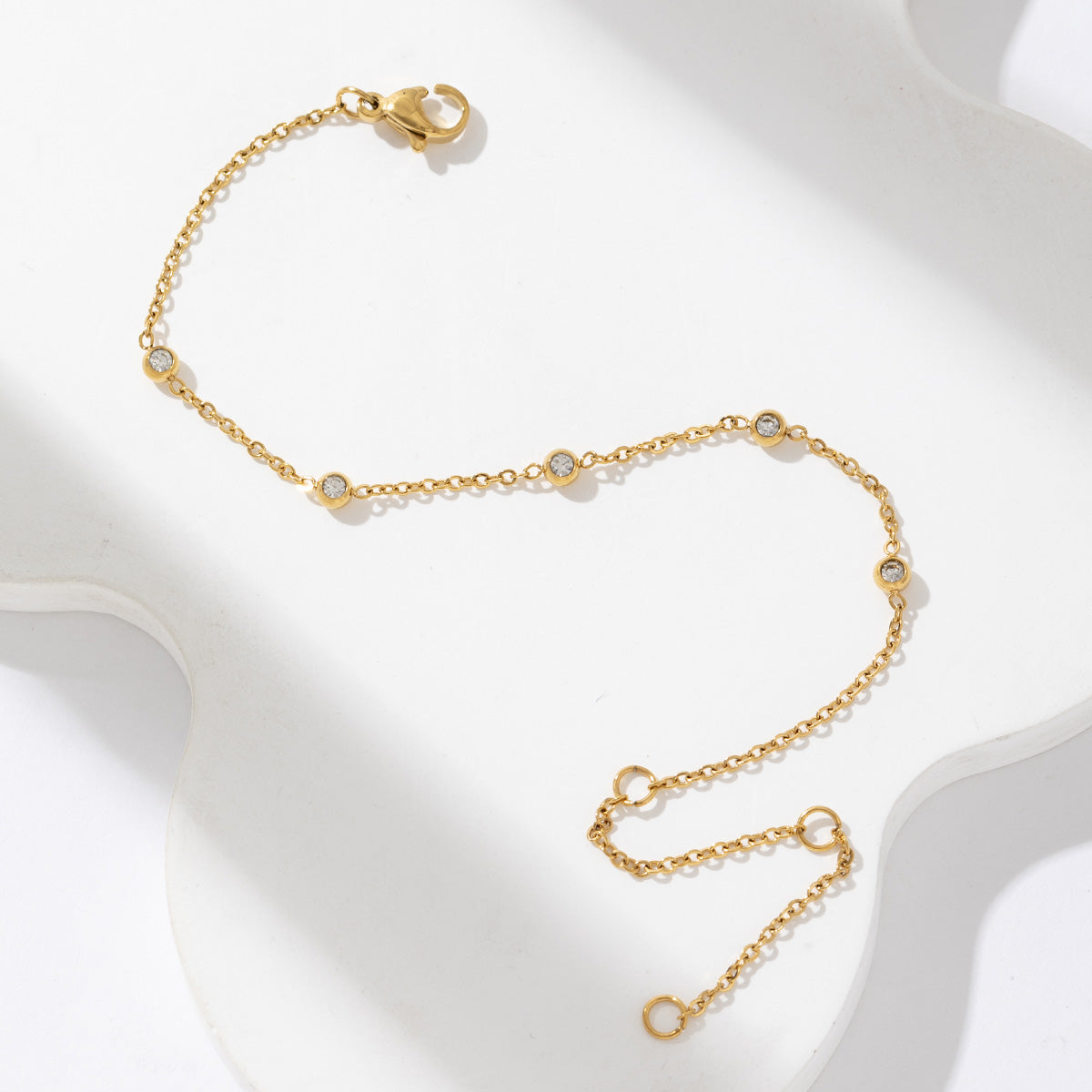 MINIMALISTISCHES ZIRKON-CHARM-ARMBAND | 18K VERGOLDET