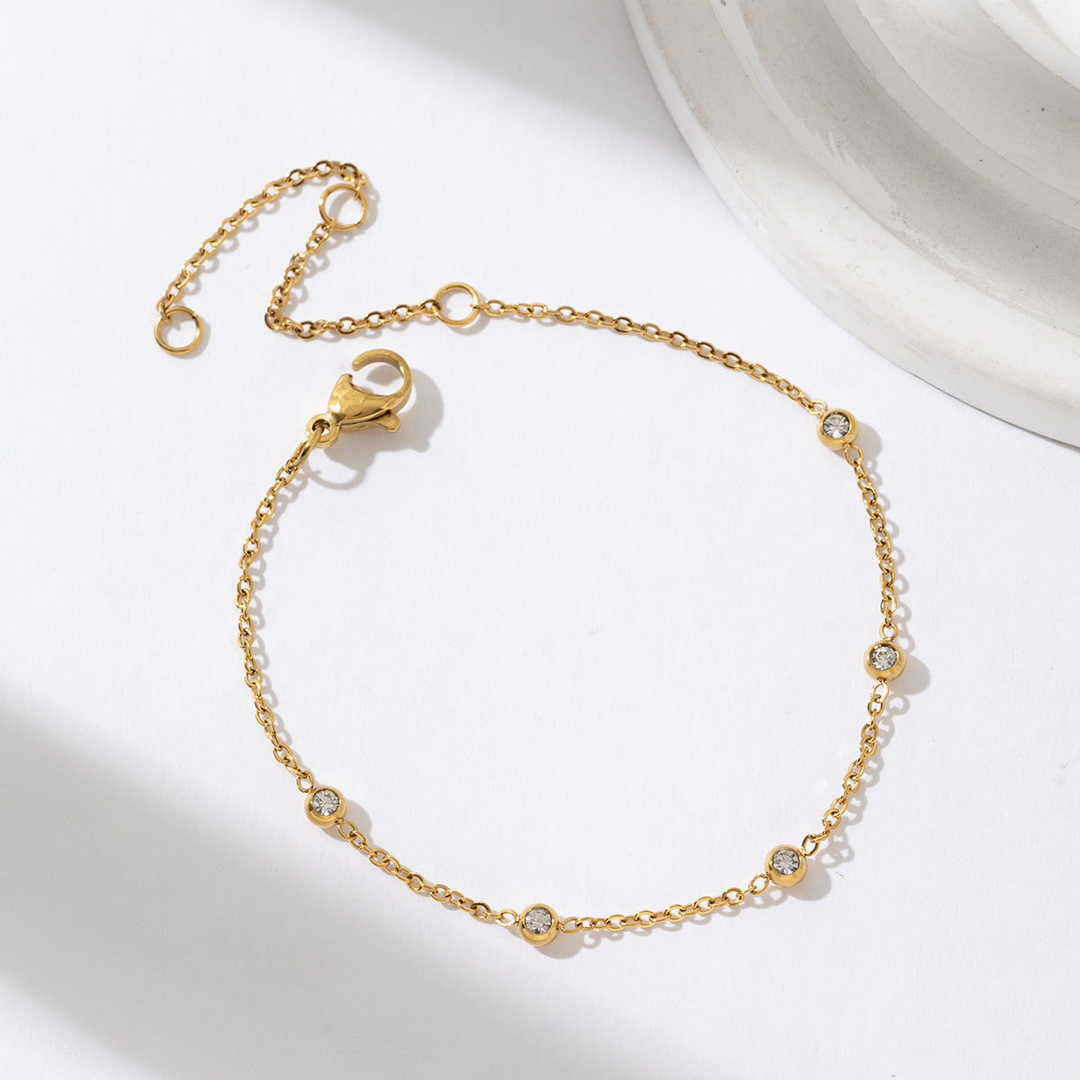MINIMALISTISCHES ZIRKON-CHARM-ARMBAND | 18K VERGOLDET