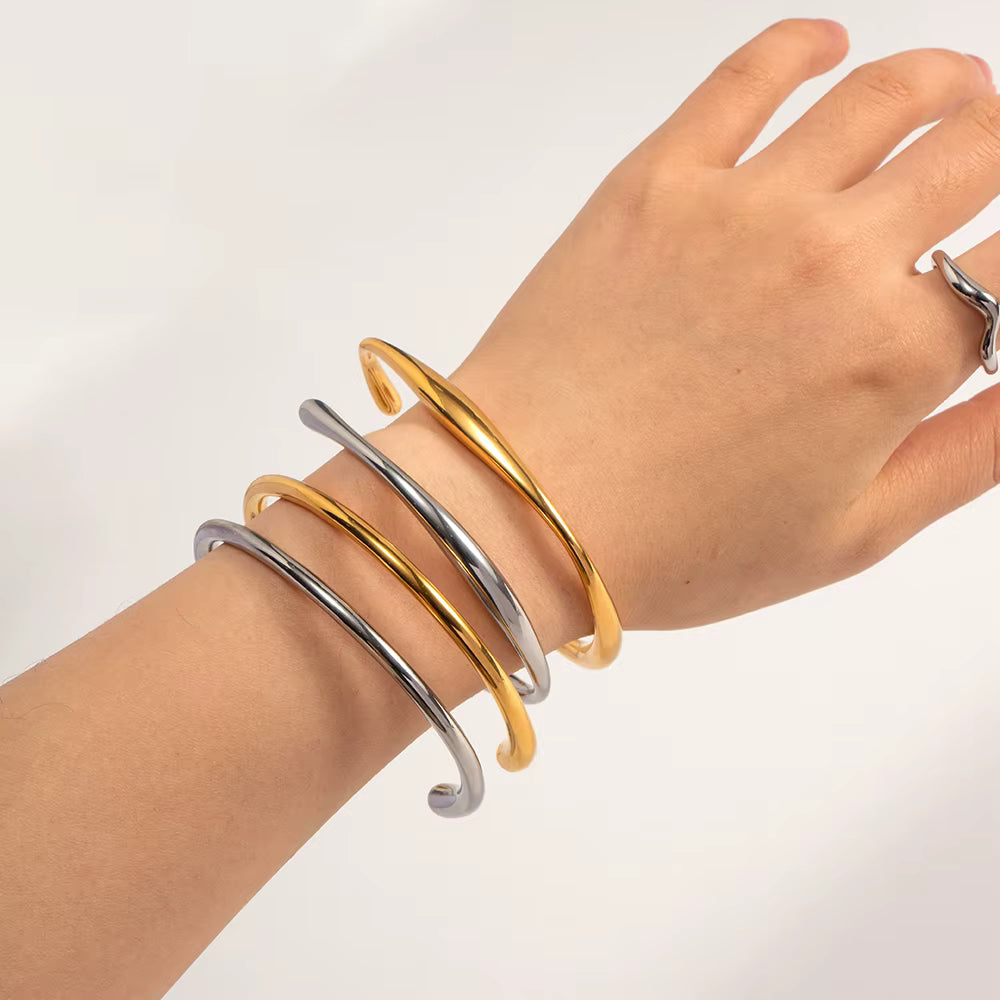 OVAL CUFF BRACELET GOLD-PLATED