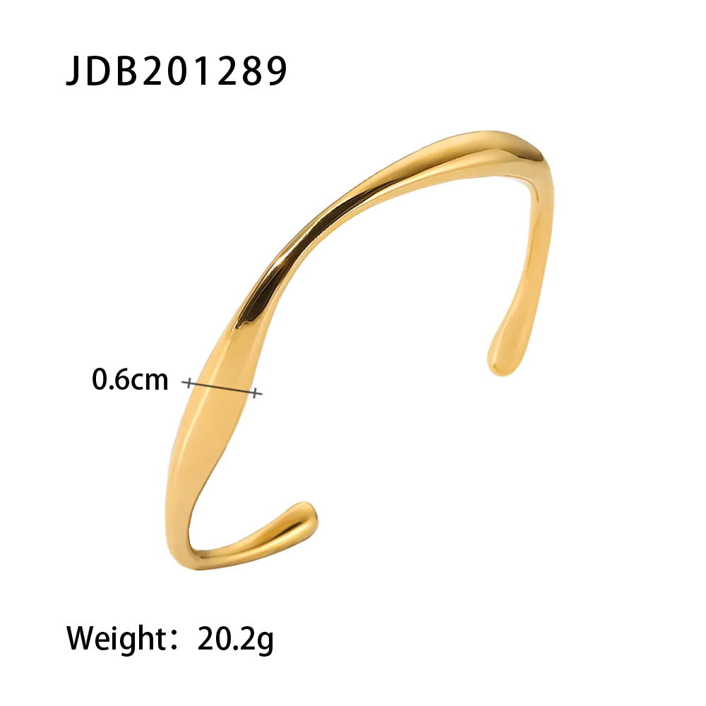 OVAL CUFF BRACELET GOLD-PLATED